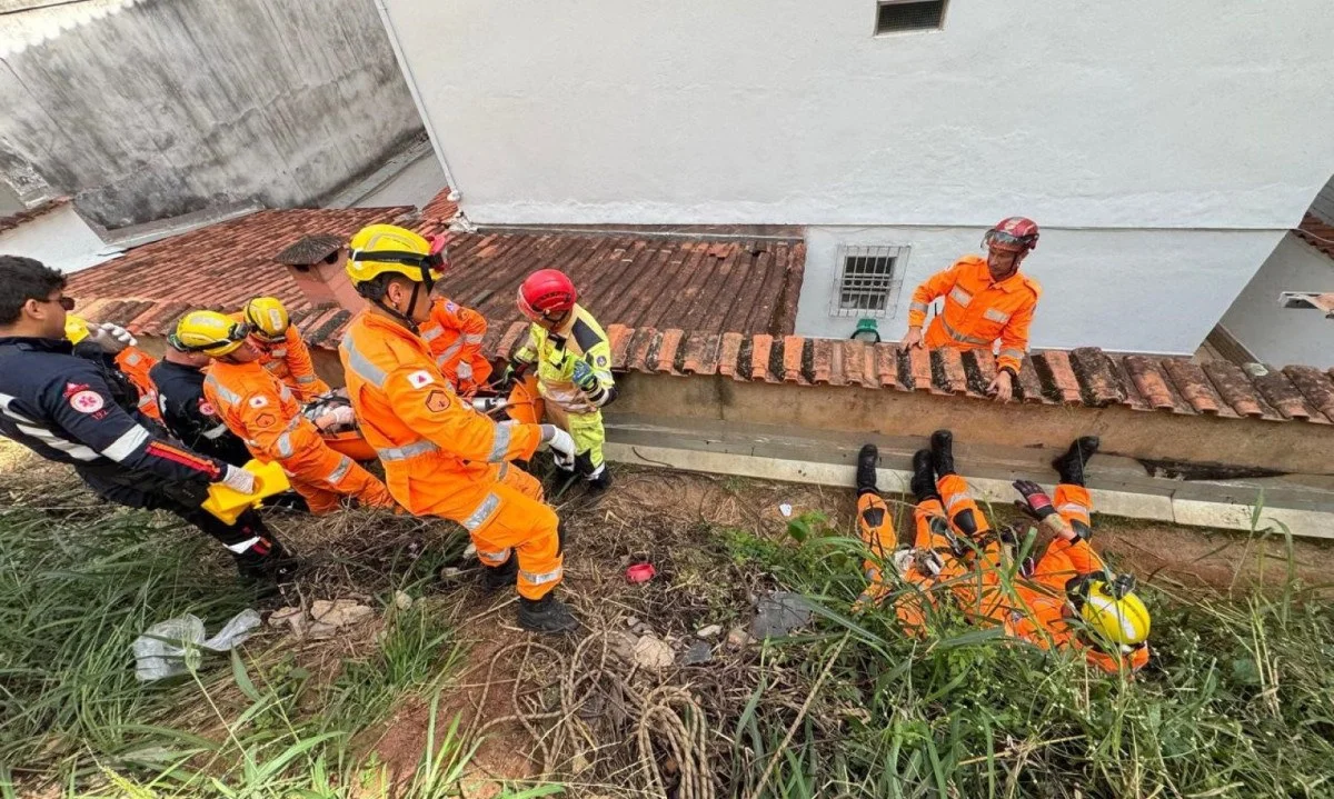 Trabalhador é soterrado durante obra em Juiz de Fora